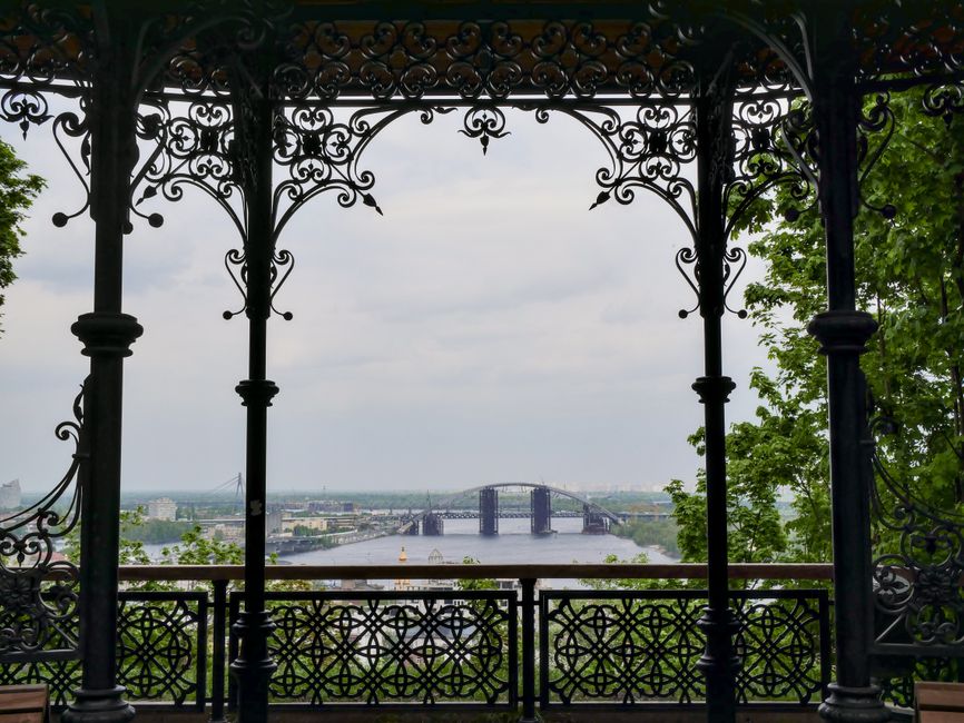 kiosque jardin fer forgé